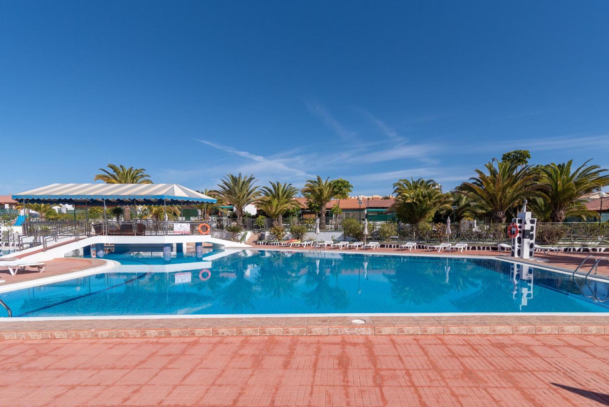 Apartment Home2book Vibrant Stay, Pool & Terrace